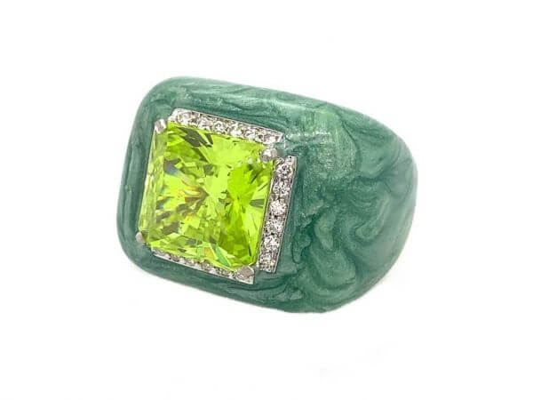 Ring Emaillie, Brillanten, synth.Peridot
